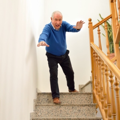 Падения пожилых людей - как их предотвратить?